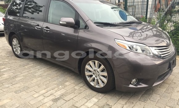 Acheter Occasion Voiture Toyota Sienna Gris à Luanda, Province de Luanda