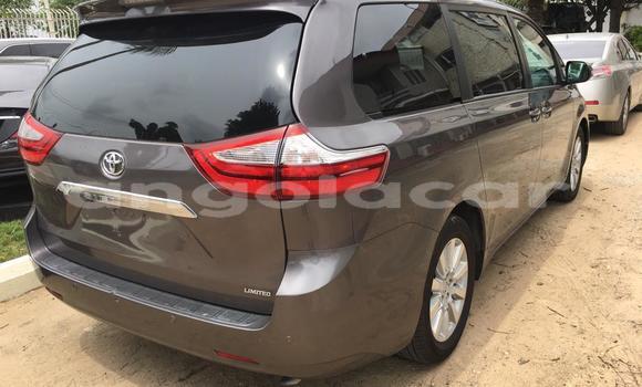 Comprar Usado Toyota Sienna Prata Carro em Luanda em Luanda Province Comprar Usado Toyota Sienna Prata Carro em Luanda em Luanda Province