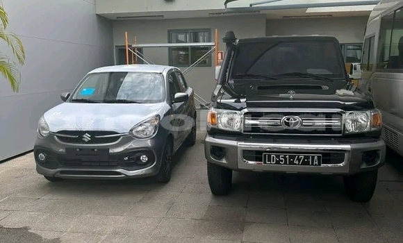 Buy Used Toyota Land Cruiser Black Car in Luanda in Luanda Province