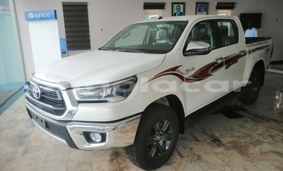 Buy Used Toyota Hilux White Car in Luanda in Luanda Province