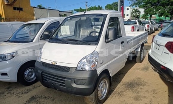 Buy Used Chevrolet Niva White Car in Luanda in Luanda Province Buy Used Chevrolet Niva White Car in Luanda in Luanda Province