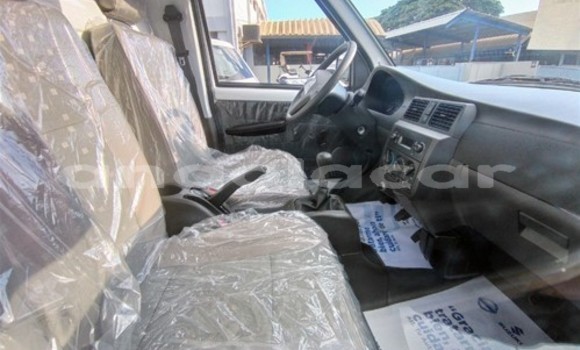 Buy Used Chevrolet Niva White Car in Luanda in Luanda Province Buy Used Chevrolet Niva White Car in Luanda in Luanda Province