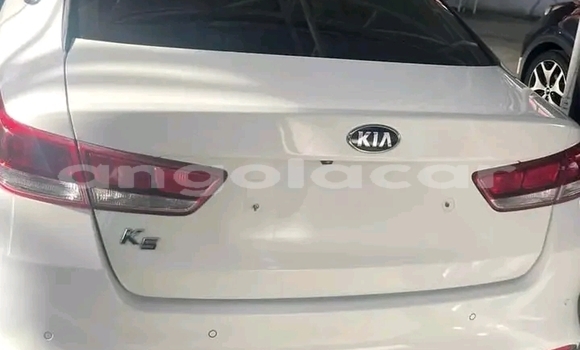 Buy Used Kia K5 White Car in Luanda in Luanda Province Buy Used Kia K5 White Car in Luanda in Luanda Province