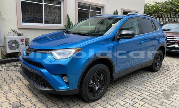 Comprar Usado Toyota RAV4 Azul Carro em Luanda em Luanda Province