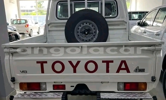 Buy Used Toyota Land Cruiser White Car in Luanda in Luanda Province Buy Used Toyota Land Cruiser White Car in Luanda in Luanda Province