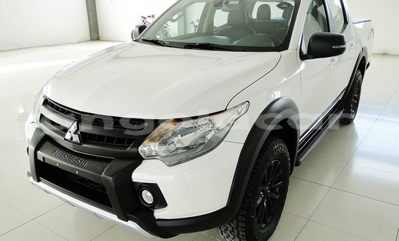 Buy Used Mitsubishi L200 White Car in Luanda in Luanda Province Buy Used Mitsubishi L200 White Car in Luanda in Luanda Province