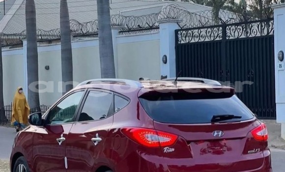Comprar Usado Hyundai ix35 Vermelho Carro em Luanda em Luanda Province Comprar Usado Hyundai ix35 Vermelho Carro em Luanda em Luanda Province