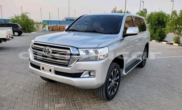 Buy Used Toyota Land Cruiser Silver Car in Luanda in Luanda Province Buy Used Toyota Land Cruiser Silver Car in Luanda in Luanda Province