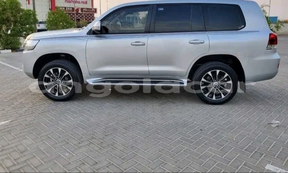 Buy Used Toyota Land Cruiser Silver Car in Luanda in Luanda Province Buy Used Toyota Land Cruiser Silver Car in Luanda in Luanda Province