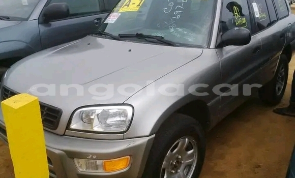 Comprar Usado Toyota RAV4 Outro Carro em Luanda em Luanda Province