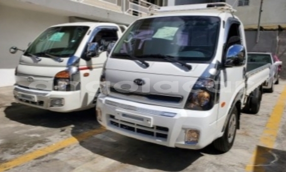 Buy Used Hyundai H1 White Car in Luanda in Luanda Province Buy Used Hyundai H1 White Car in Luanda in Luanda Province