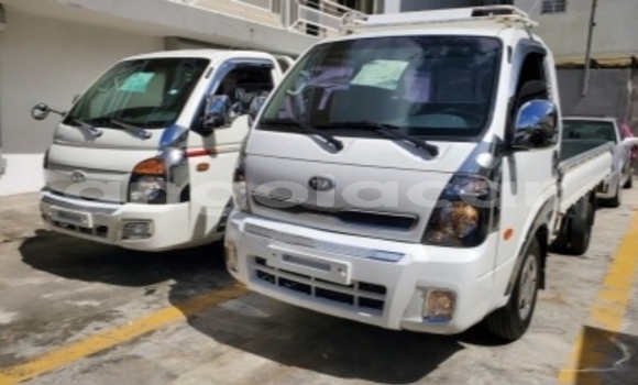 Buy Used Hyundai H1 White Car in Luanda in Luanda Province Buy Used Hyundai H1 White Car in Luanda in Luanda Province