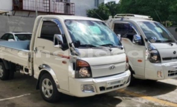 Buy Used Hyundai H1 White Car in Luanda in Luanda Province Buy Used Hyundai H1 White Car in Luanda in Luanda Province