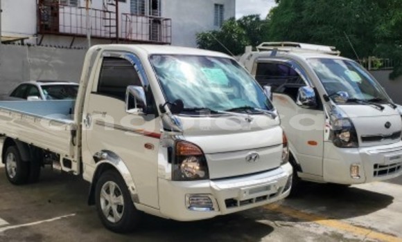 Buy Used Hyundai H1 White Car in Luanda in Luanda Province Buy Used Hyundai H1 White Car in Luanda in Luanda Province