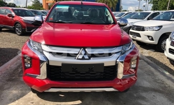 Buy Used Mitsubishi L200 Red Car in Luanda in Luanda Province Buy Used Mitsubishi L200 Red Car in Luanda in Luanda Province