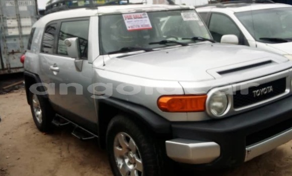 Buy Used Toyota FJ Cruiser Silver Car in Luanda in Luanda Province Buy Used Toyota FJ Cruiser Silver Car in Luanda in Luanda Province