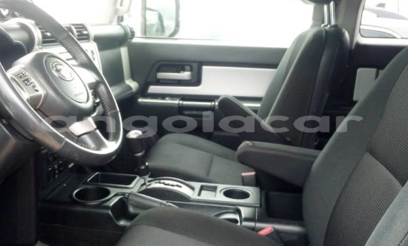 Buy Used Toyota FJ Cruiser Silver Car in Luanda in Luanda Province Buy Used Toyota FJ Cruiser Silver Car in Luanda in Luanda Province