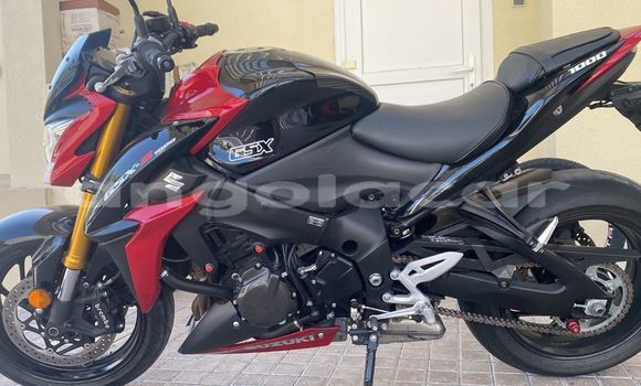 Comprar Usado Suzuki GSX Vermelho Moto em Luanda em Luanda Province