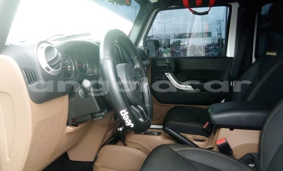 Acheter Occasion Voiture Jeep Wrangler Blanc à Luanda, Province de Luanda Acheter Occasion Voiture Jeep Wrangler Blanc à Luanda, Province de Luanda