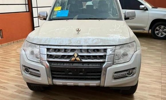 Acheter Occasion Voiture Mitsubishi Pajero Blanc à Luena, Moxico Acheter Occasion Voiture Mitsubishi Pajero Blanc à Luena, Moxico