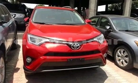 Comprar Usado Toyota RAV4 Vermelho Carro em Luena em Moxico Comprar Usado Toyota RAV4 Vermelho Carro em Luena em Moxico