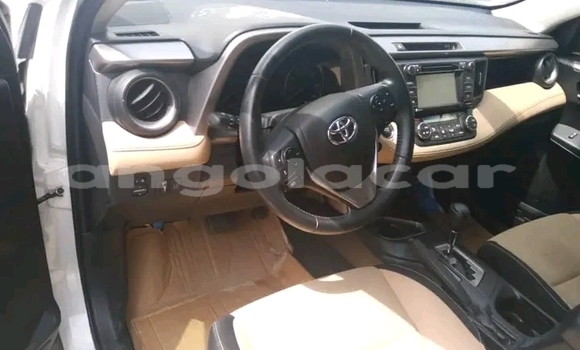 Acheter Occasion Voiture Toyota RAV4 Blanc à Luena, Moxico Acheter Occasion Voiture Toyota RAV4 Blanc à Luena, Moxico