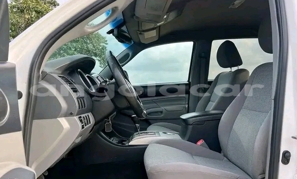 Comprar Usado Toyota Tacoma Branco Carro em Luena em Moxico Comprar Usado Toyota Tacoma Branco Carro em Luena em Moxico