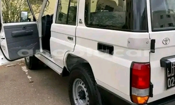 Comprar Usado Toyota Land Cruiser Branco Carro em Lobito em Benguela Comprar Usado Toyota Land Cruiser Branco Carro em Lobito em Benguela