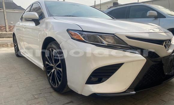 Acheter Occasion Voiture Toyota Camry Blanc à Luanda, Province de Luanda Acheter Occasion Voiture Toyota Camry Blanc à Luanda, Province de Luanda