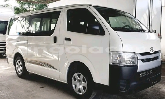 Comprar Usado Toyota Hiace Branco Carro em Luanda em Luanda Province