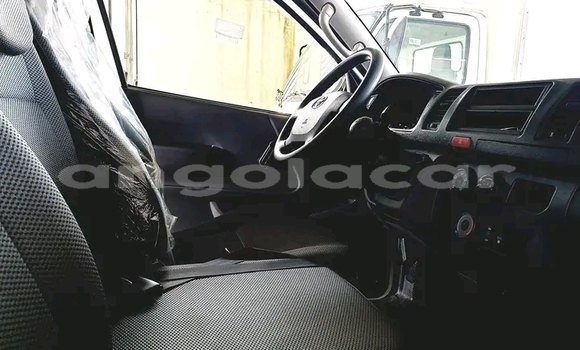 Buy Used Toyota Hiace White Car in Luanda in Luanda Province Buy Used Toyota Hiace White Car in Luanda in Luanda Province