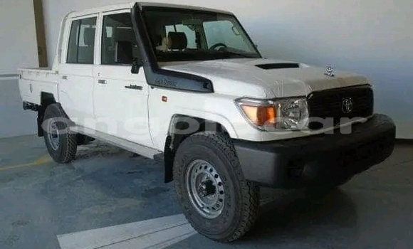 Buy Used Toyota Land Cruiser White Car in Luanda in Luanda Province Buy Used Toyota Land Cruiser White Car in Luanda in Luanda Province
