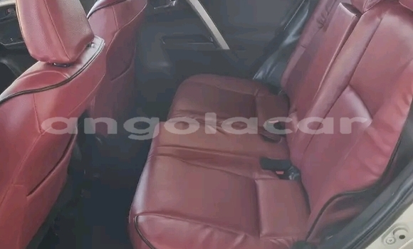 Comprar Usado Toyota RAV4 Branco Carro em Luanda em Luanda Province Comprar Usado Toyota RAV4 Branco Carro em Luanda em Luanda Province