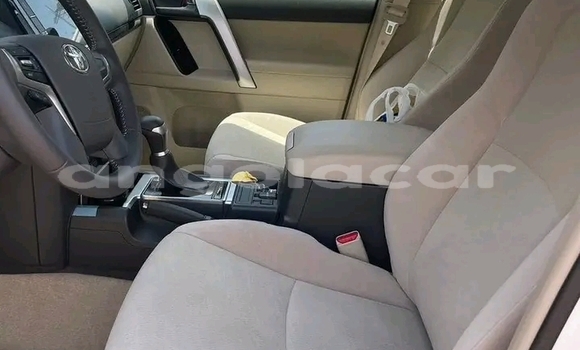 Buy Used Toyota Land Cruiser Prado White Car in Lobito in Benguela Buy Used Toyota Land Cruiser Prado White Car in Lobito in Benguela