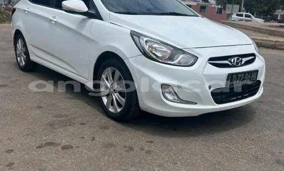 Comprar Usado Hyundai Accent Branco Carro em Luanda em Luanda Province