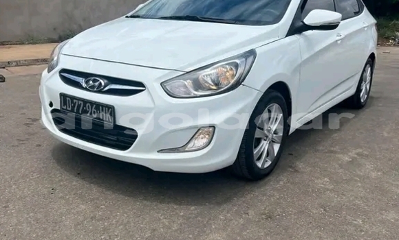 Buy Used Hyundai Accent White Car in Luanda in Luanda Province Buy Used Hyundai Accent White Car in Luanda in Luanda Province