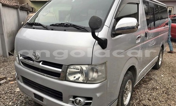 Comprar Usado Toyota Hiace Branco Carro em Luanda em Luanda Province