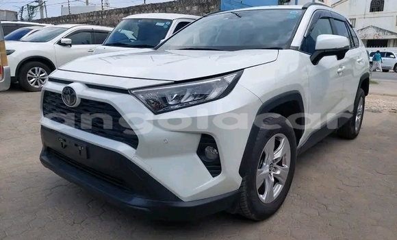 Acheter Occasion Voiture Toyota RAV4 Blanc à Luanda, Province de Luanda Acheter Occasion Voiture Toyota RAV4 Blanc à Luanda, Province de Luanda