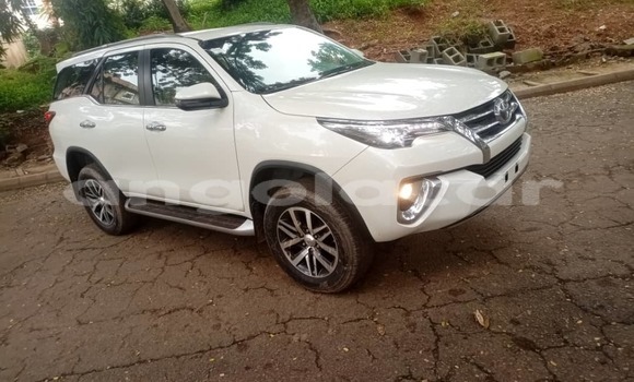 Buy Used Toyota Fortuner White Car in Luanda in Luanda Province Buy Used Toyota Fortuner White Car in Luanda in Luanda Province