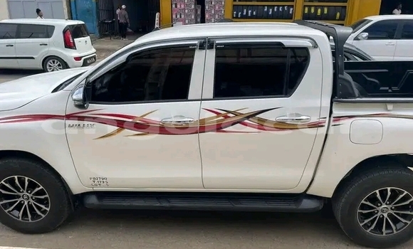 Buy Used Toyota Hilux White Car in Luanda in Luanda Province Buy Used Toyota Hilux White Car in Luanda in Luanda Province