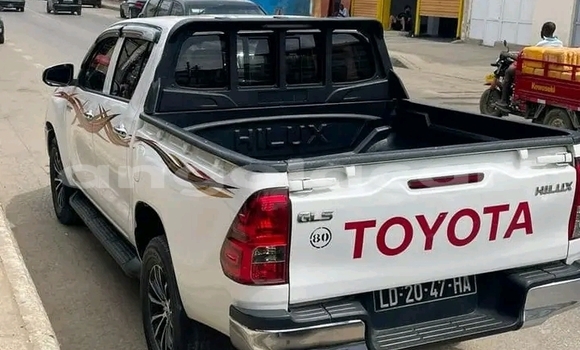 Buy Used Toyota Hilux White Car in Luanda in Luanda Province Buy Used Toyota Hilux White Car in Luanda in Luanda Province
