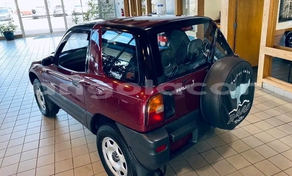 Comprar Usado Toyota RAV4 Vermelho Carro em Luanda em Luanda Province Comprar Usado Toyota RAV4 Vermelho Carro em Luanda em Luanda Province