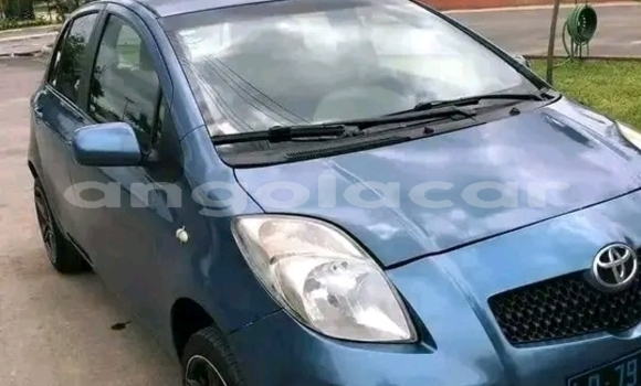 Comprar Usado Toyota Yaris Azul Carro em Luanda em Luanda Province