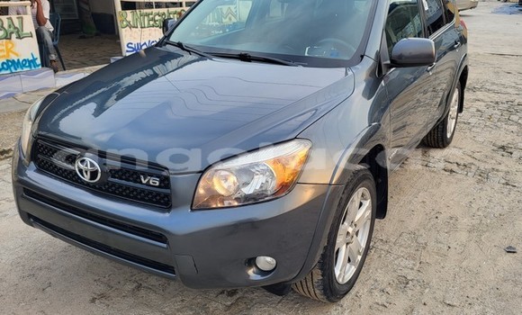Acheter Occasion Voiture Toyota RAV4 Gris à Luanda, Province de Luanda Acheter Occasion Voiture Toyota RAV4 Gris à Luanda, Province de Luanda