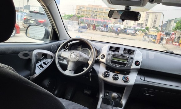 Acheter Occasion Voiture Toyota RAV4 Gris à Luanda, Province de Luanda Acheter Occasion Voiture Toyota RAV4 Gris à Luanda, Province de Luanda