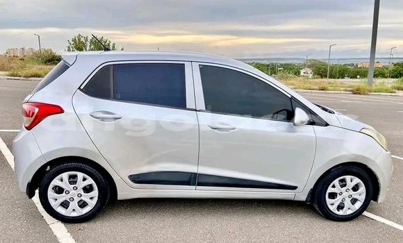 Comprar Usado Hyundai i10 Prata Carro em Luanda em Luanda Province Comprar Usado Hyundai i10 Prata Carro em Luanda em Luanda Province