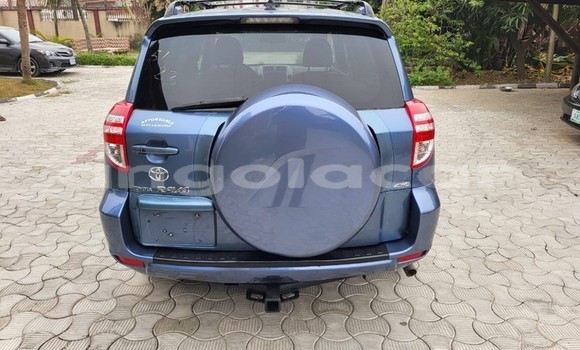 Acheter Occasion Voiture Toyota RAV4 Bleu à Luanda, Province de Luanda Acheter Occasion Voiture Toyota RAV4 Bleu à Luanda, Province de Luanda