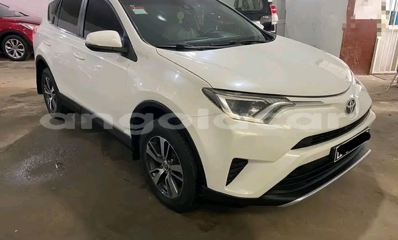 Buy Used Toyota RAV4 White Car in Luanda in Luanda Province