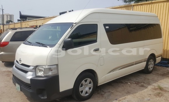 Buy Used Toyota Hiace White Car in Luanda in Luanda Province Buy Used Toyota Hiace White Car in Luanda in Luanda Province