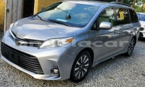 Acheter Occasion Voiture Toyota Sienna Gris à Luanda, Province de Luanda Acheter Occasion Voiture Toyota Sienna Gris à Luanda, Province de Luanda